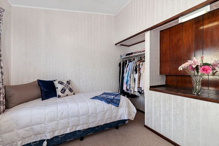 Photo of property in 2/58 Pupuke Road, Hillcrest, Auckland, 0627