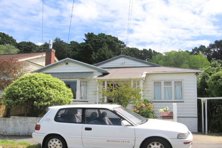 Photo of property in 5 Westland Road, Mount Cook, Wellington, 6021