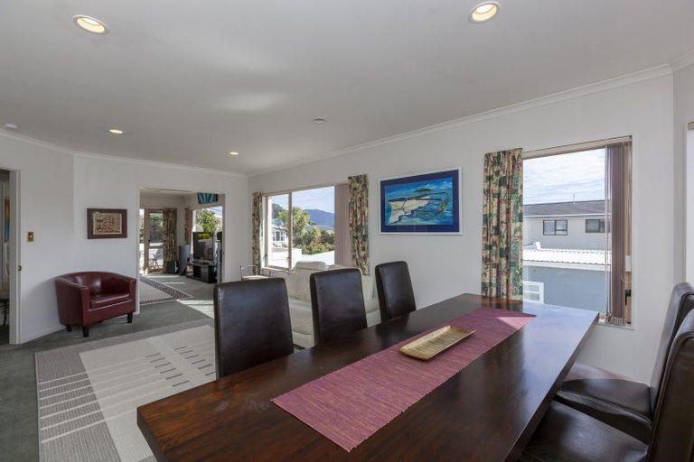 Photo of property in 118 Seaview Road, Paraparaumu Beach, Paraparaumu, 5032