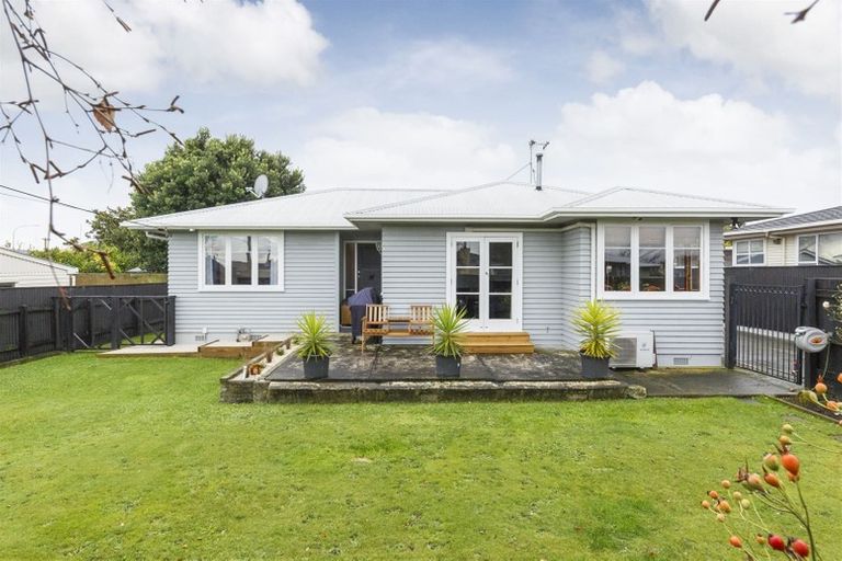 Photo of property in 3 Tararua Terrace, Cloverlea, Palmerston North, 4412