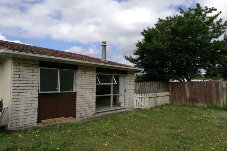 Photo of property in 3/29 Garelja Road, Henderson, Auckland, 0612