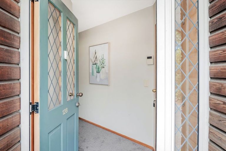 Photo of property in 128 Yaldhurst Road, Sockburn, Christchurch, 8042