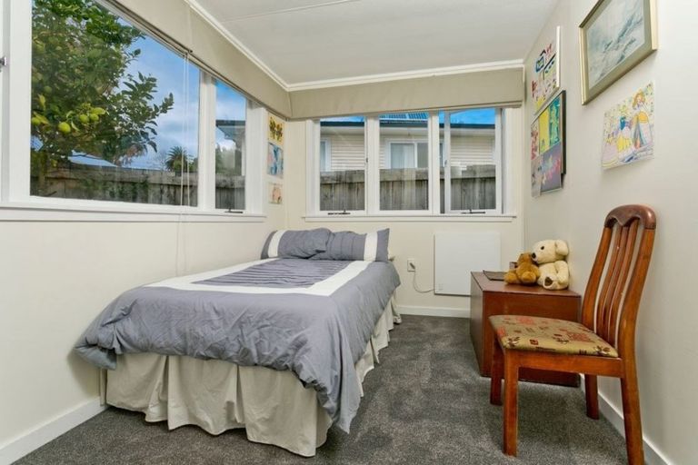 Photo of property in 17 Paramu Avenue, Birkdale, Auckland, 0626