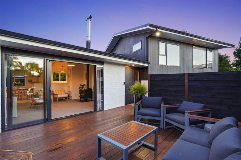 Photo of property in 11 Lombard Place, Avonhead, Christchurch, 8042