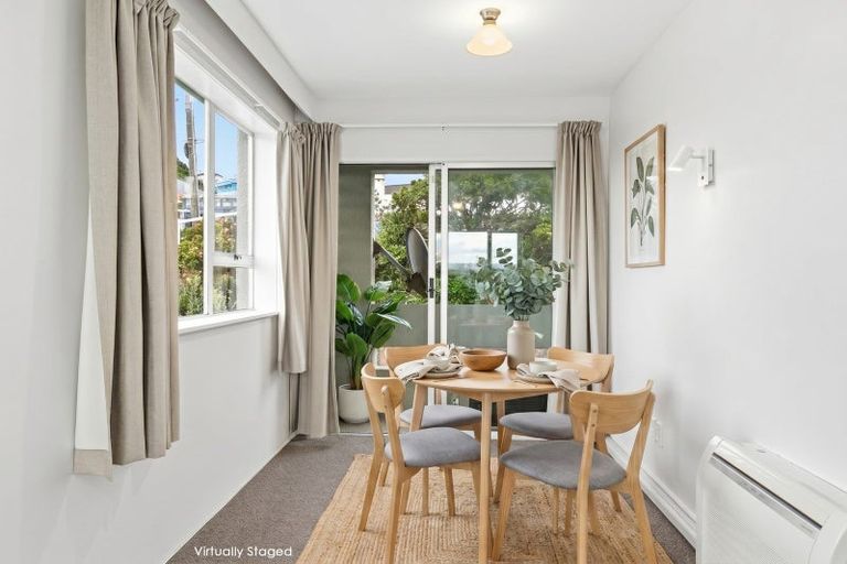 Photo of property in Grafon Court Flats, 5/53 Grafton Road, Roseneath, Wellington, 6011