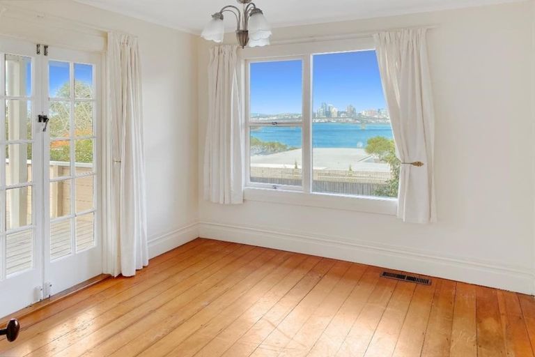 Photo of property in 18 Bridge View Road, Birkenhead, Auckland, 0626