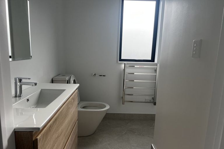 Photo of property in 7/233 Great North Road, Henderson, Auckland, 0612