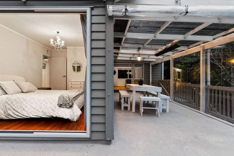 Photo of property in 30 Mahoe Road, Titirangi, Auckland, 0604