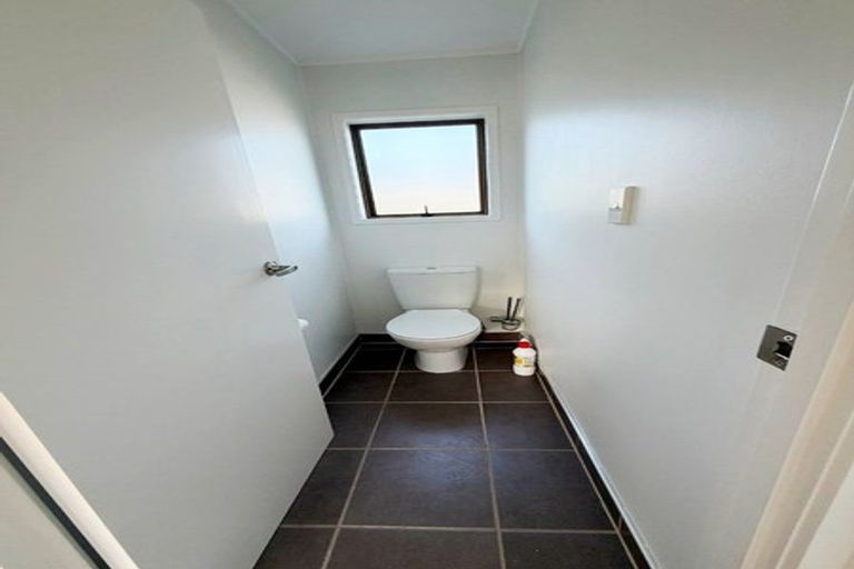 Photo of property in 13 Jenanne Place, Totara Vale, Auckland, 0629