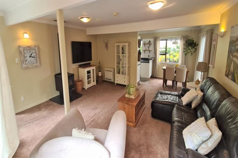 Photo of property in 12 Gibbs Drive, Woodend, 7610