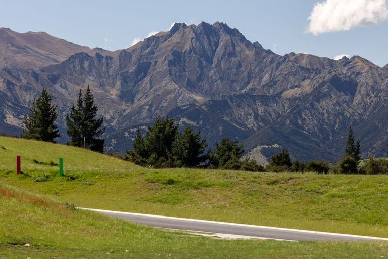 Photo of property in 3 Lauderdale Lane, Wanaka, 9305