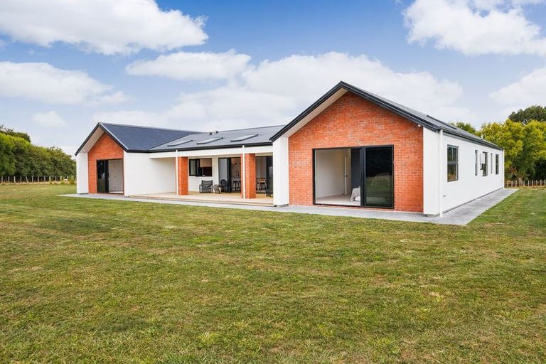 Photo of property in 11 Te Kahu Lane, Halcombe, 4779