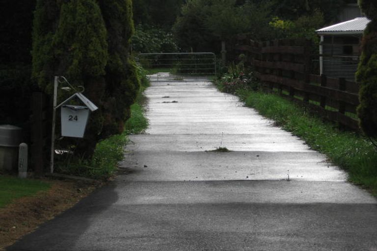 Photo of property in 24 Eyre Street, Henderson, Auckland, 0612