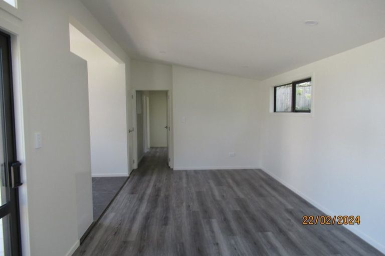 Photo of property in 15 Fernhaven Place, Massey, Auckland, 0614