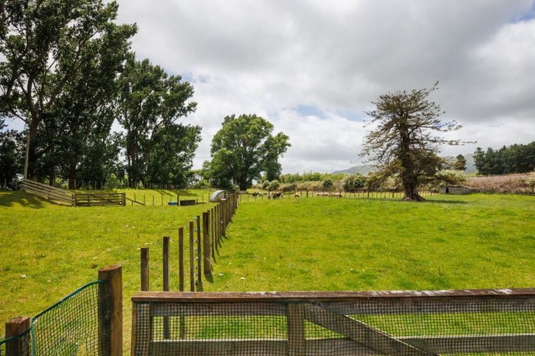 Photo of property in 78 Tamatarau Road, Tokomaru, Palmerston North, 4474