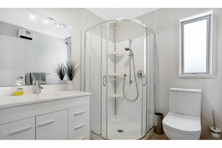 Photo of property in 128 Maire Road, Orewa, 0931