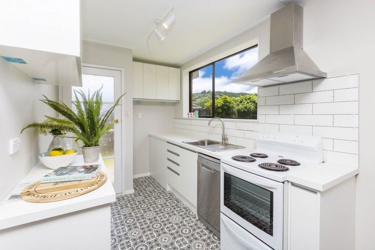 Photo of property in 21f1- Roband Crescent, Brown Owl, Upper Hutt, 5018
