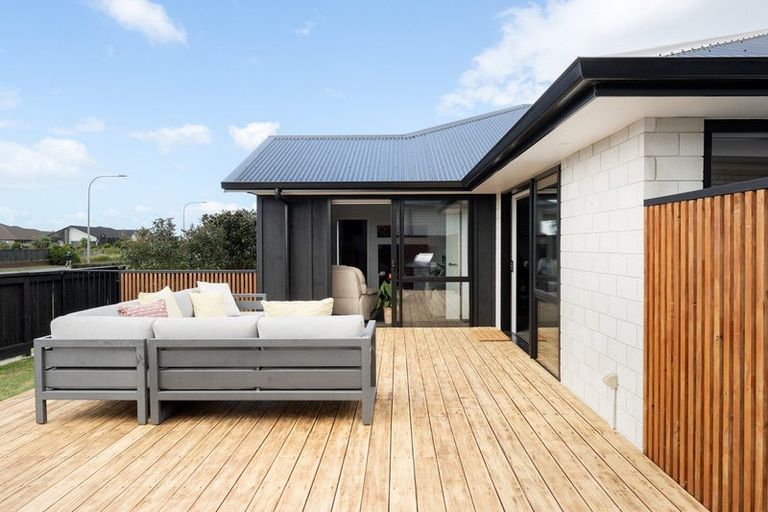 Photo of property in 35 Dunkeld Drive, Papamoa, 3118
