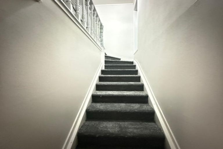 Photo of property in 1/15 Roseberry Avenue, Birkenhead, Auckland, 0626