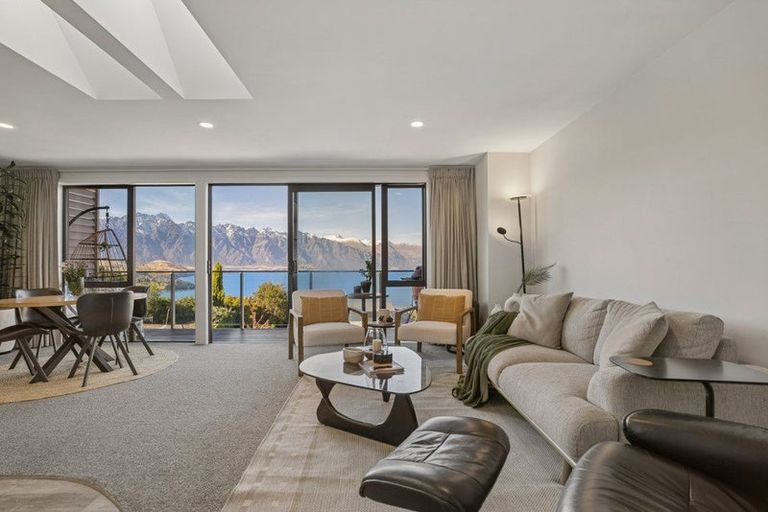 Photo of property in 54c Wynyard Crescent, Fernhill, Queenstown, 9300