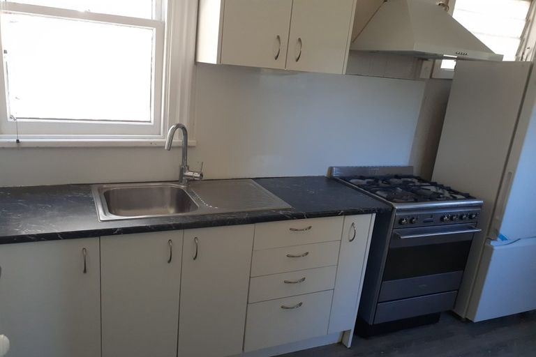 Photo of property in 2/39 Grove Road, Kelburn, Wellington, 6012