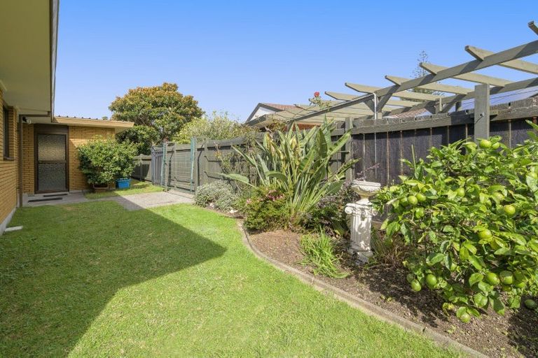 Photo of property in 35 Clivedene Street, Matua, Tauranga, 3110