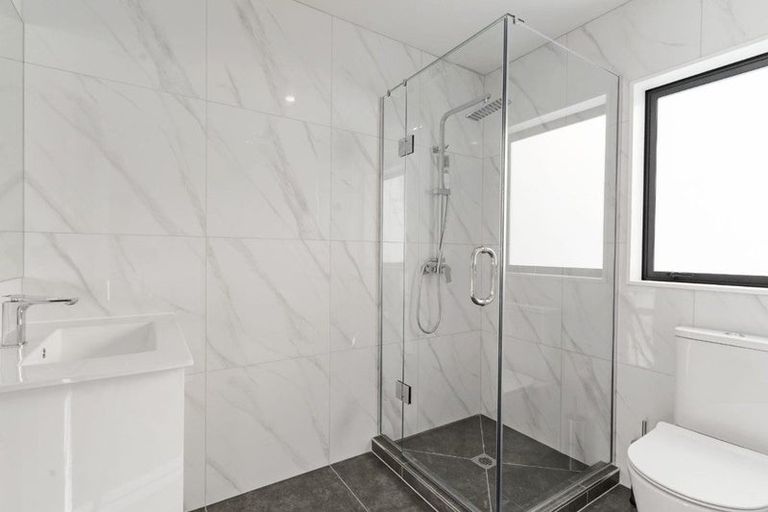 Photo of property in 2c Melleray Place, Randwick Park, Auckland, 2105