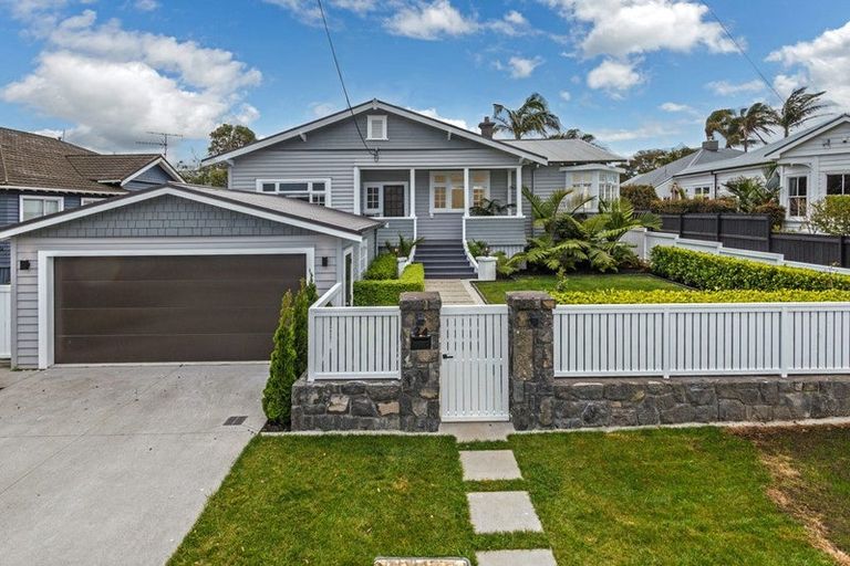 Photo of property in 24 Norwood Road, Bayswater, Auckland, 0622