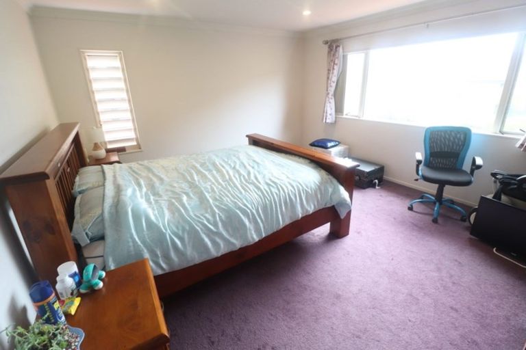 Photo of property in 36 Newbury Place, Schnapper Rock, Auckland, 0632