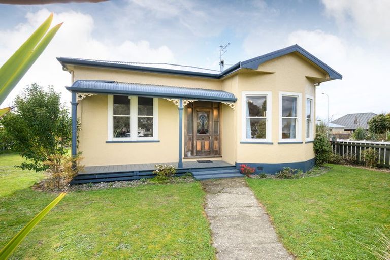 Photo of property in 17 Douglas Street, West End, Palmerston North, 4412