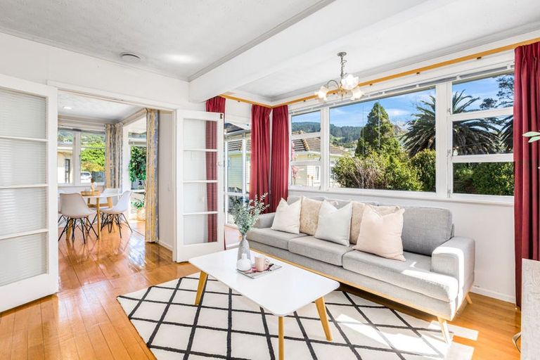 Photo of property in 45a Oxford Street, Tawa, Wellington, 5028