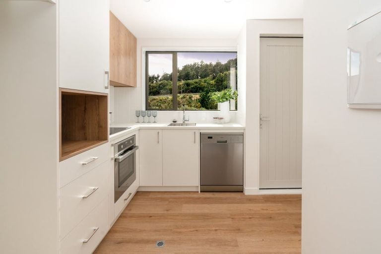 Photo of property in 90 Ara Paiwhenua, Tawa, Wellington, 5028