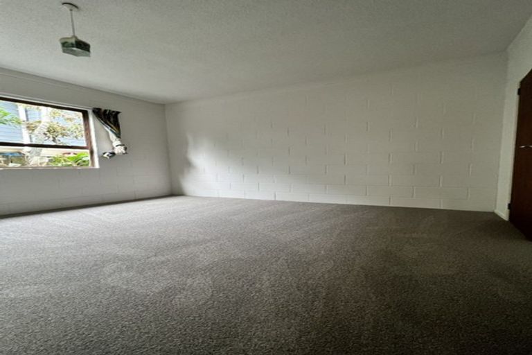 Photo of property in 1/17 Glenvar Road, Torbay, Auckland, 0630