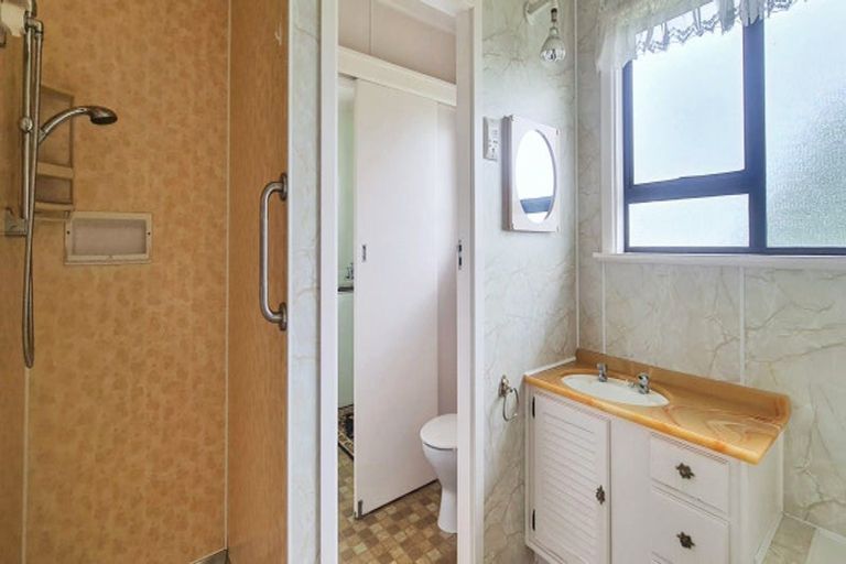 Photo of property in 2 Oaklea Avenue, Marton, 4710