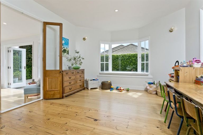 Photo of property in 2/4 Stratford Avenue, Milford, Auckland, 0620