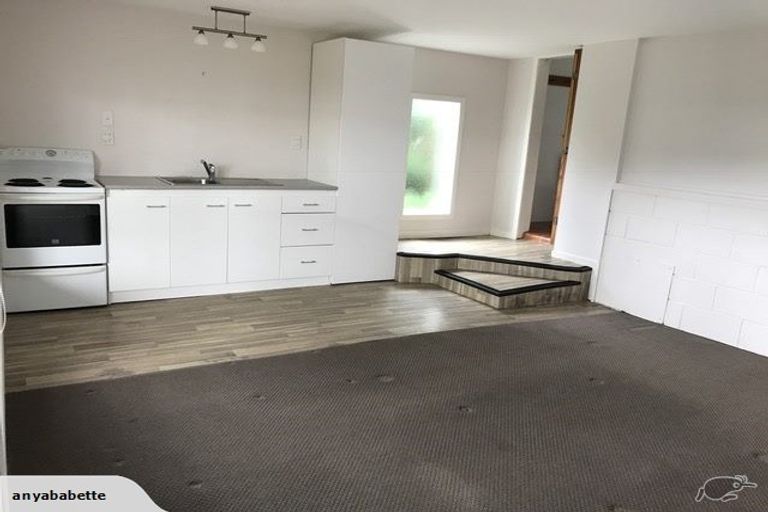 Photo of property in 16 Holiday Road, Stanmore Bay, Whangaparaoa, 0932