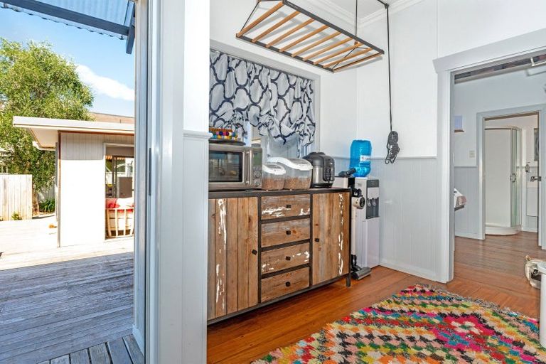 Photo of property in 2 Carnarvon Street, Gisborne, 4010