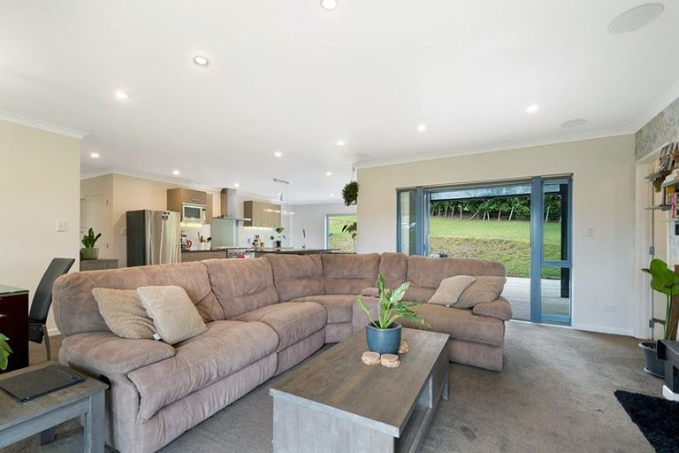 Photo of property in 141 Mangakura Road, Helensville, 0875