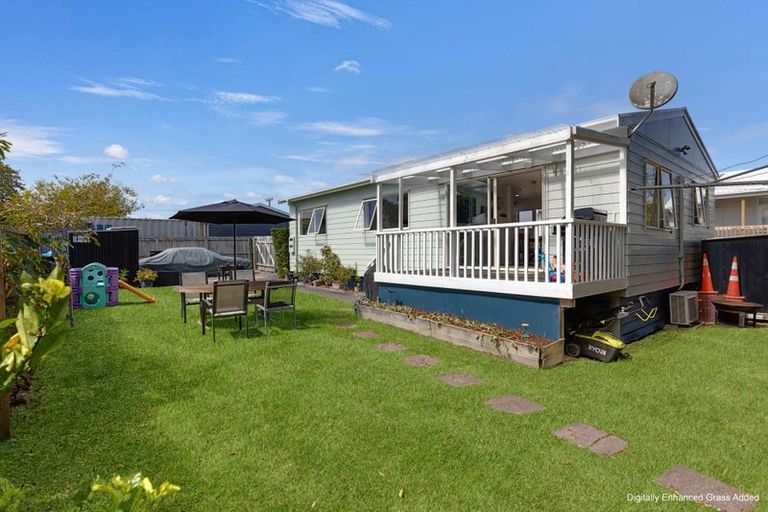 Photo of property in 2/137 Awaroa Road, Helensville, 0800
