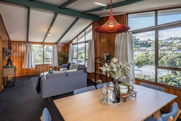 Photo of property in 117 Newlands Road, Newlands, Wellington, 6037