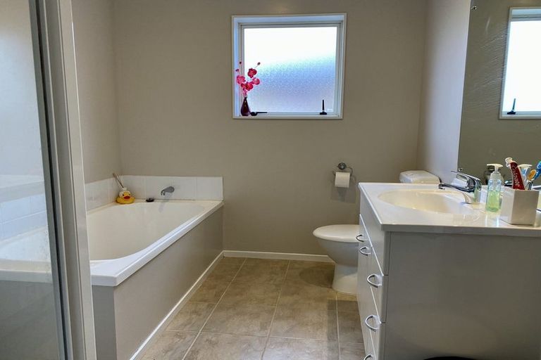 Photo of property in 41 Erlestoke Crescent, Churton Park, Wellington, 6037