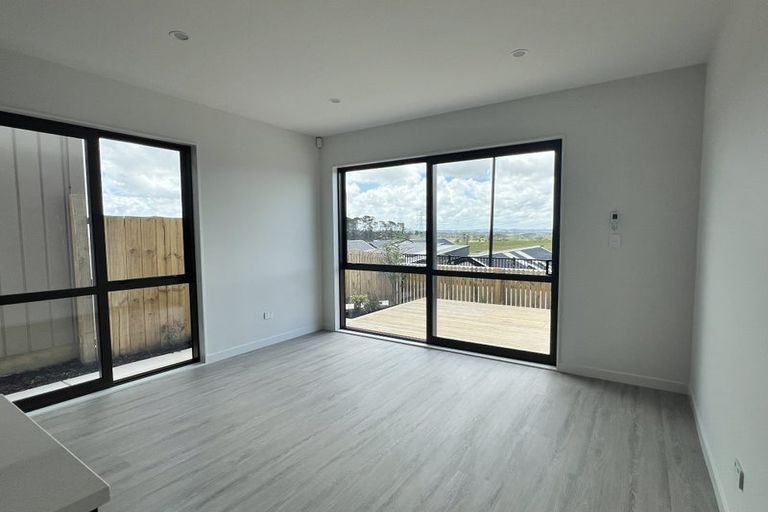 Photo of property in 28 Neretva Avenue, Massey, 0614