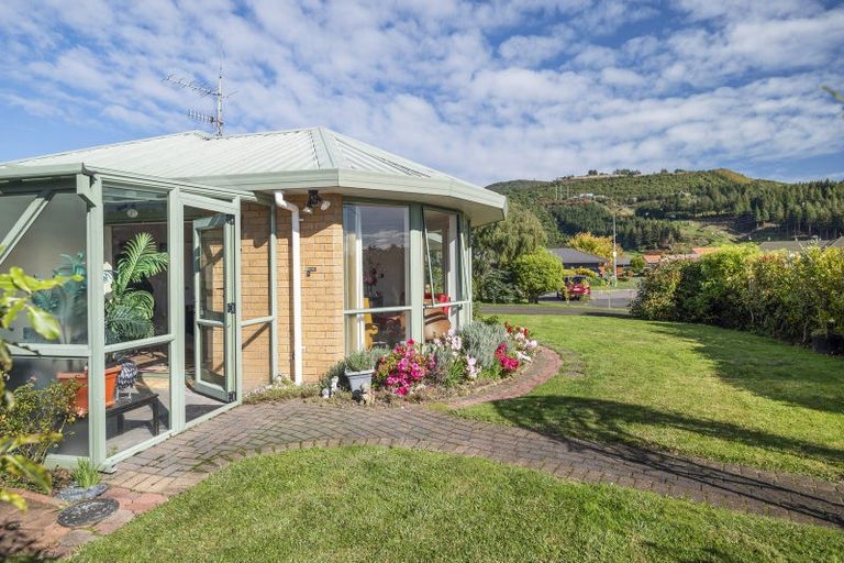 Photo of property in 2 Ashmore Place, Fairy Springs, Rotorua, 3015