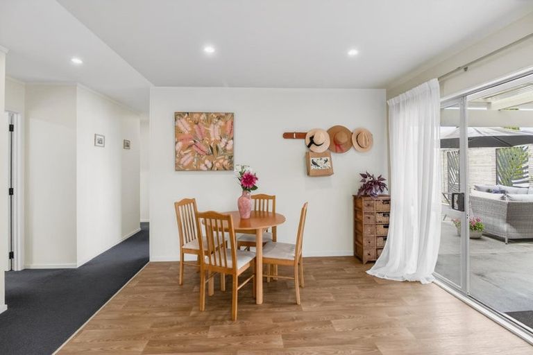 Photo of property in 23 Faram Place, Massey, Auckland, 0614