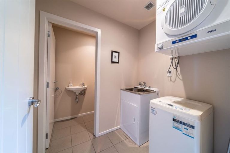 Photo of property in 69a Hensman Road, Queenstown, 9300