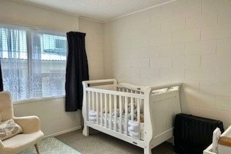 Photo of property in 1/7 Pomelo Road, Te Atatu South, Auckland, 0610