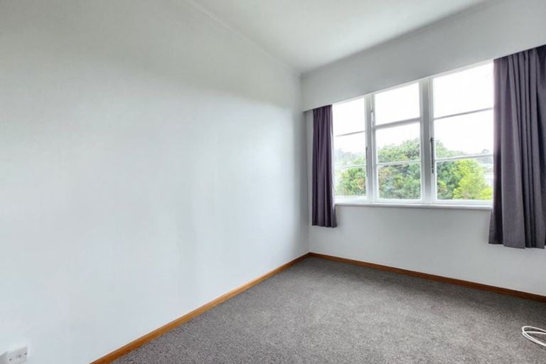 Photo of property in 8 Spenmoor Street, Newlands, Wellington, 6037