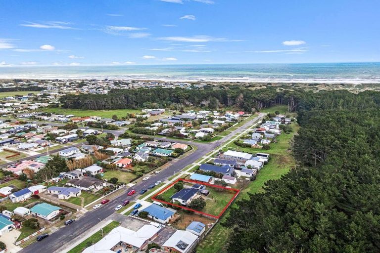 Photo of property in 9 Cousins Avenue East, Foxton Beach, Foxton, 4815