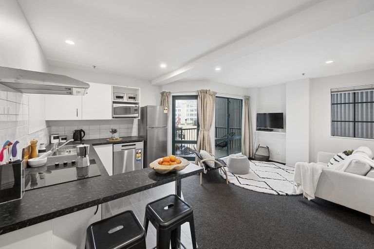 Photo of property in Courtenay Apartments, 408/120u Courtenay Place, Te Aro, Wellington, 6011