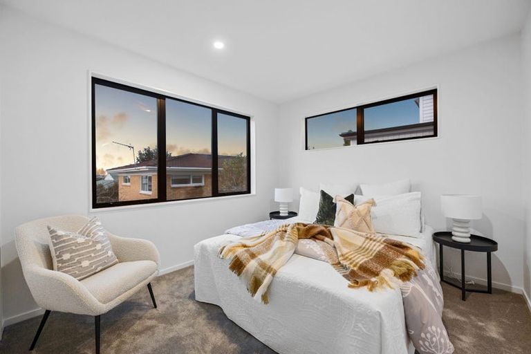 Photo of property in 33 Garadice Road, Rothesay Bay, Auckland, 0630